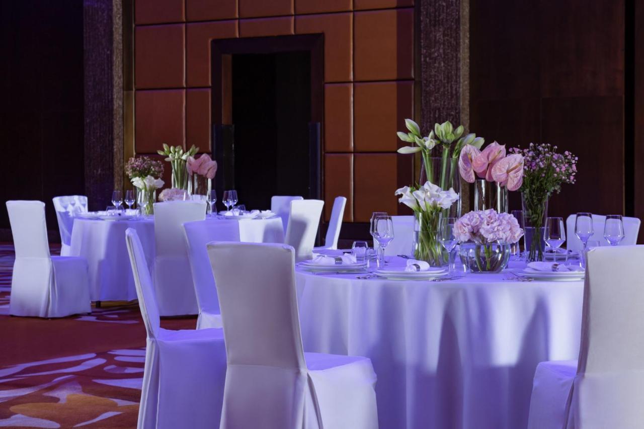 The Ritz-carlton, होटल Almaty