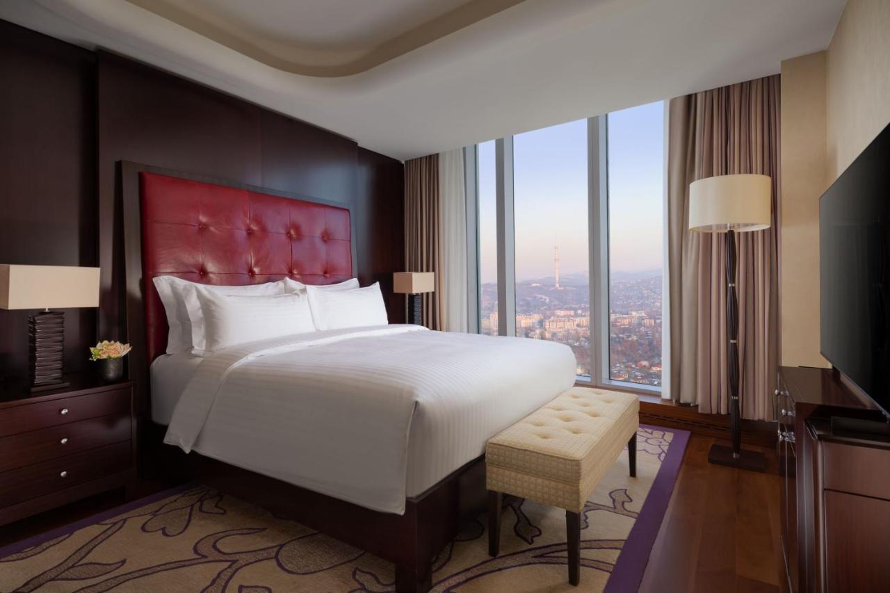 The Ritz-carlton, होटल